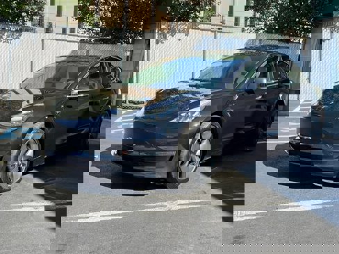 Used 2018 Tesla Model 3 Long Range image 3