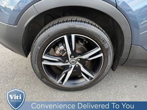 Certified 2022 Volvo XC40 T5 R-Design image 13