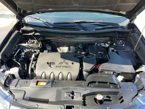 Used 2020 Mitsubishi Outlander ES image 32