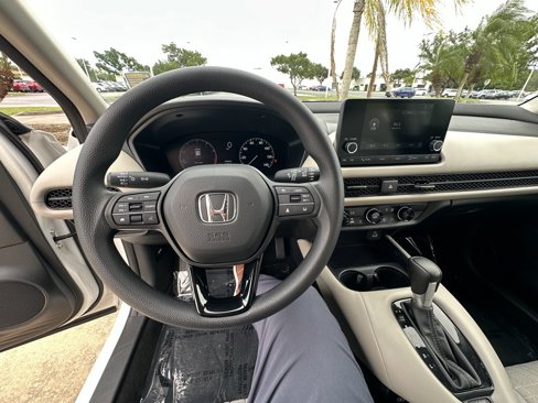 Used 2023 Honda HR-V LX image 11