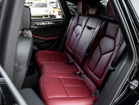 Certified 2023 Porsche Macan image 33