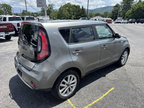 Used 2019 Kia Soul + image 5