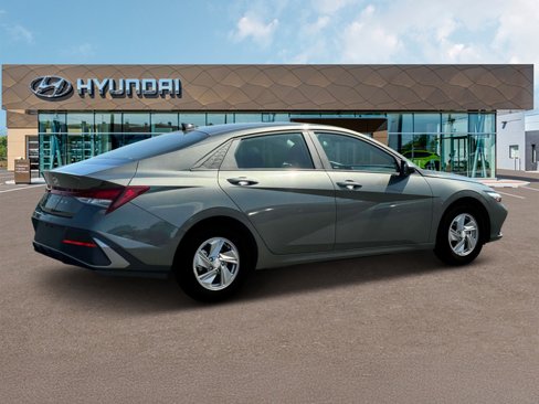 New 2025 Hyundai Elantra SE image 8