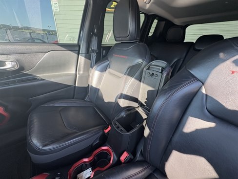 Used 2016 Jeep Renegade Trailhawk w/ Premium Trailhawk Package image 26