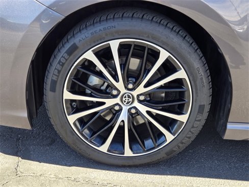 Certified 2019 Toyota Camry SE image 9