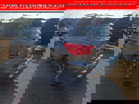 Used 2017 Nissan Pathfinder SL image 9