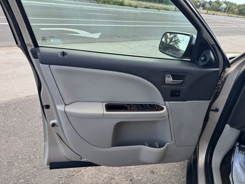Used 2008 Ford Taurus Limited image 15