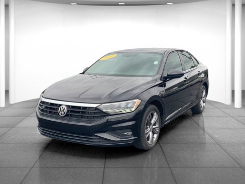 Used 2019 Volkswagen Jetta R-Line w/ R-Line Cold Weather Package image 3