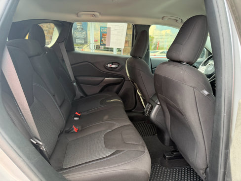 Used 2020 Jeep Cherokee Latitude w/ Cold Weather Group image 19