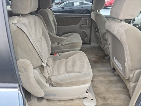 Used 2010 Toyota Sienna LE image 12