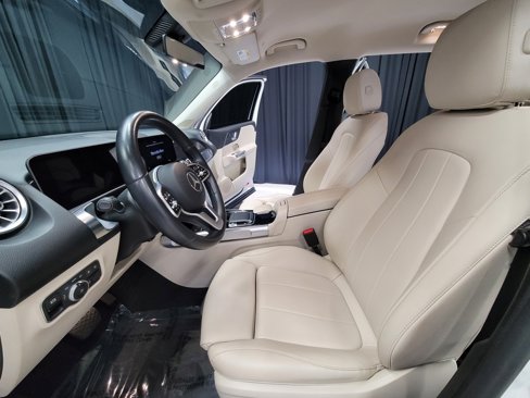 Used 2020 Mercedes-Benz GLB 250 w/ Premium Package image 16