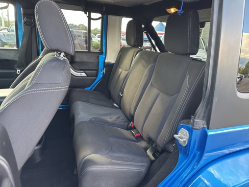 Used 2015 Jeep Wrangler Unlimited Sahara w/ Connectivity Group image 19