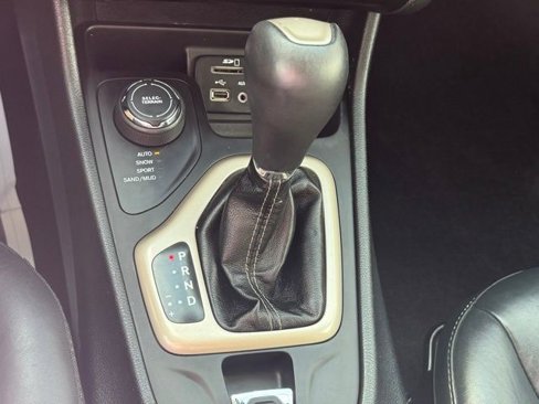 Certified 2016 Jeep Cherokee Limited image 35