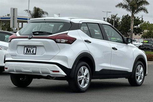 New 2025 Nissan Kicks Play S image 4