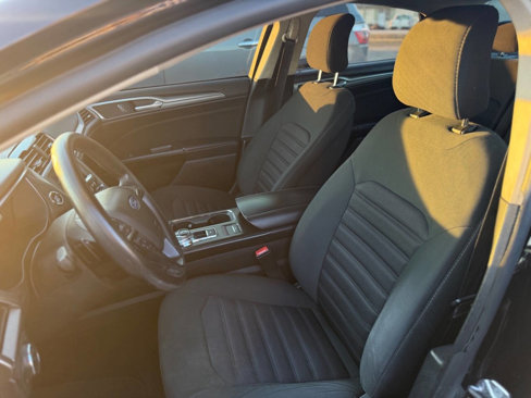 Used 2018 Ford Fusion SE w/ Fusion SE Technology Package image 9