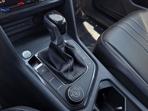 Certified 2022 Volkswagen Tiguan SE image 17