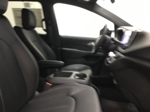 New 2025 Chrysler Pacifica Select image 19