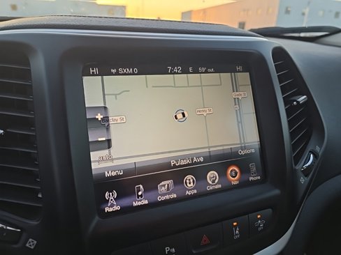 Used 2016 Jeep Cherokee Limited w/ Luxury Group image 10