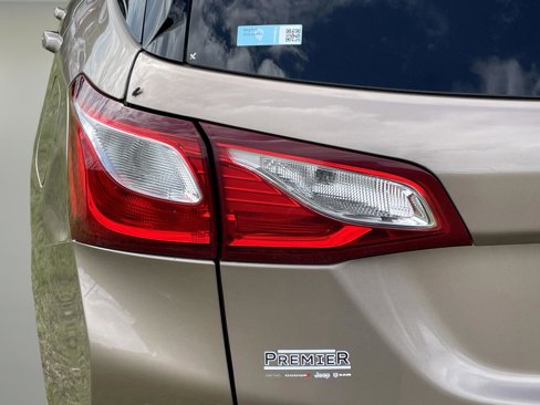 Used 2018 Chevrolet Equinox LT image 9