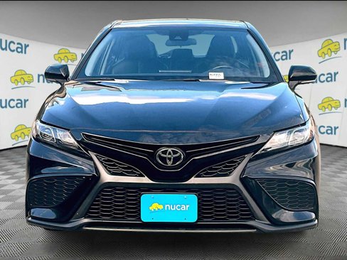 Used 2023 Toyota Camry SE image 2