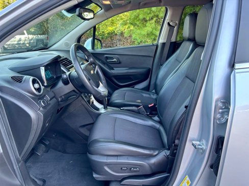 Used 2016 Chevrolet Trax LT w/ LT Sun and Sound Package image 14