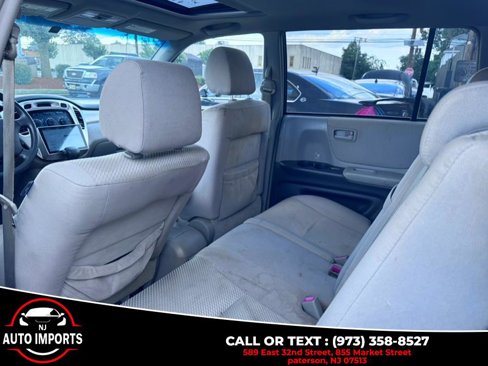 Used 2004 Toyota Highlander 4WD V6 w/ 3rd Row image 14