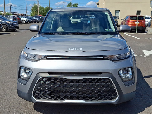Used 2022 Kia Soul LX image 2