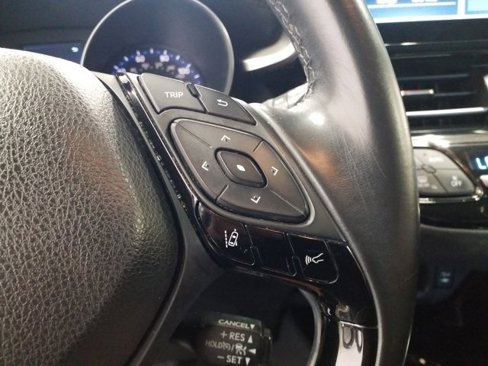 Used 2019 Toyota C-HR XLE image 6