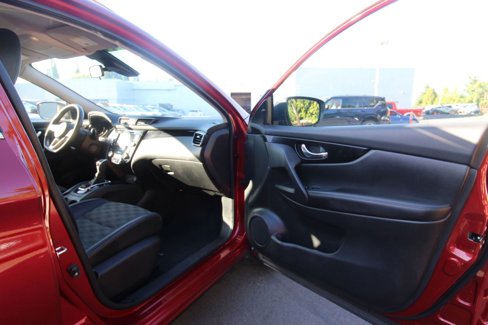 Used 2022 Nissan Rogue Sport SV w/ Technology Package image 17