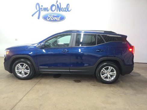 Used 2023 GMC Terrain SLE w/ Driver Convenience Package image 26