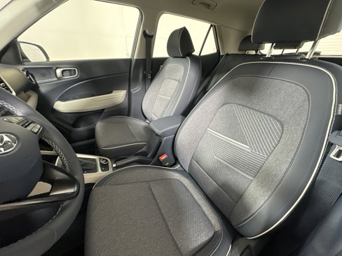 New 2025 Hyundai Venue Limited image 9