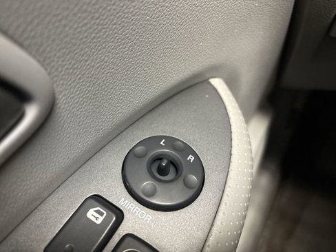Used 2007 Kia Rondo EX w/ Premium Pkg image 31
