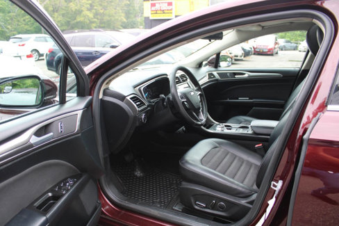 Used 2017 Ford Fusion SE w/ Equipment Group 201A image 24