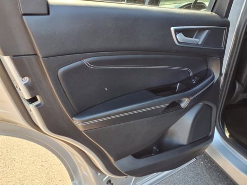 Used 2018 Ford Edge Titanium image 23