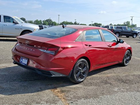 Used 2022 Hyundai Elantra SEL image 12