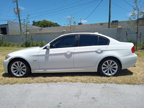 Used 2011 BMW 328i xDrive Sedan image 2