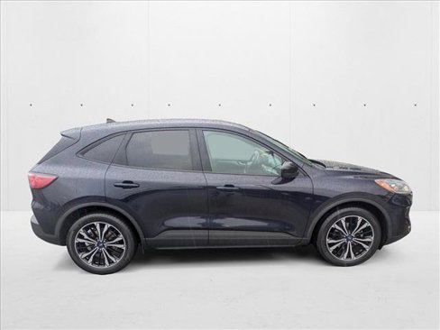 Used 2021 Ford Escape SE w/ SE Sport Appearance Package image 4