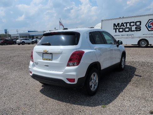 Certified 2022 Chevrolet Trax LS w/ Tint and Cruise Package image 4
