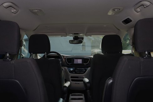 Used 2023 Chrysler Voyager LX image 35