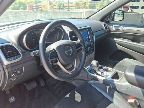 Used 2018 Jeep Grand Cherokee Altitude image 4
