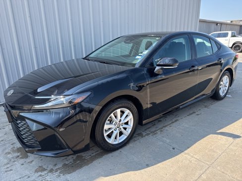 Used 2025 Toyota Camry LE image 1