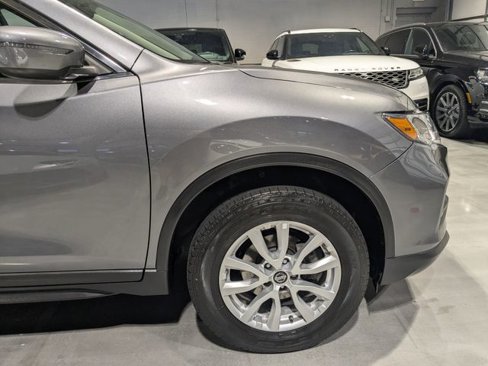 Used 2018 Nissan Rogue SV image 12