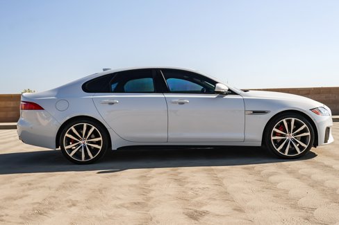 Used 2018 Jaguar XF S image 4