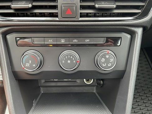 Certified 2022 Volkswagen Taos S image 21