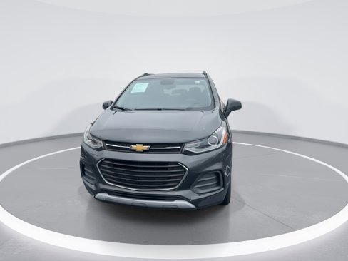 Used 2020 Chevrolet Trax LT w/ Driver Confidence Package image 3