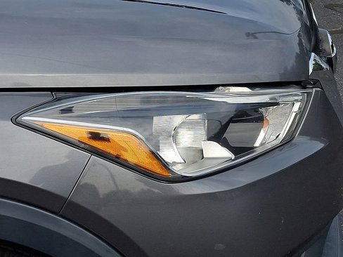 Used 2019 Nissan Kicks S image 27
