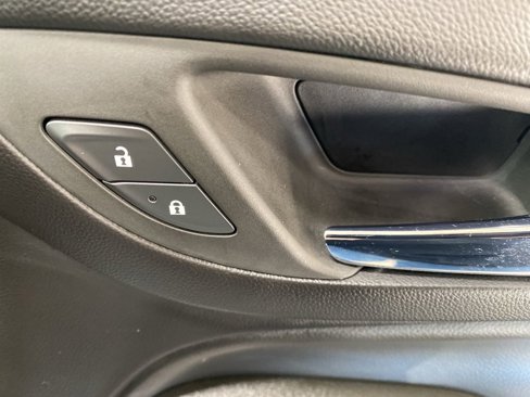 Used 2023 Chevrolet Equinox LT image 18