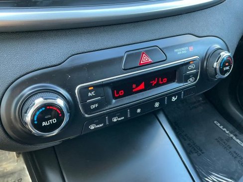 Used 2019 Kia Sorento LX image 17