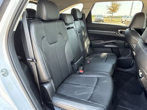 Used 2023 Kia Sorento S image 25