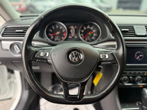 Used 2018 Volkswagen Passat 2.0T R-Line image 20
